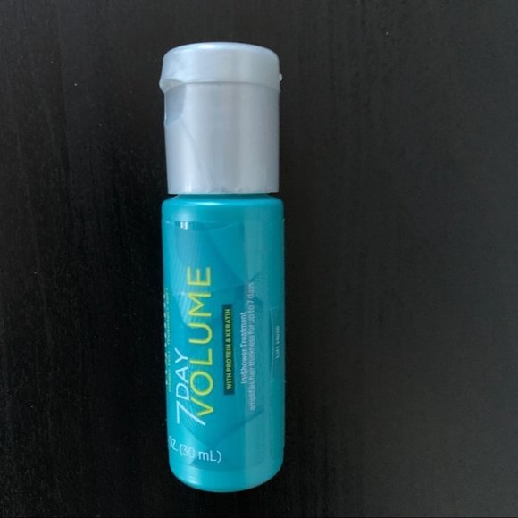 John Frieda Luxurious 7 Day Volume mini - Picture 2 of 5